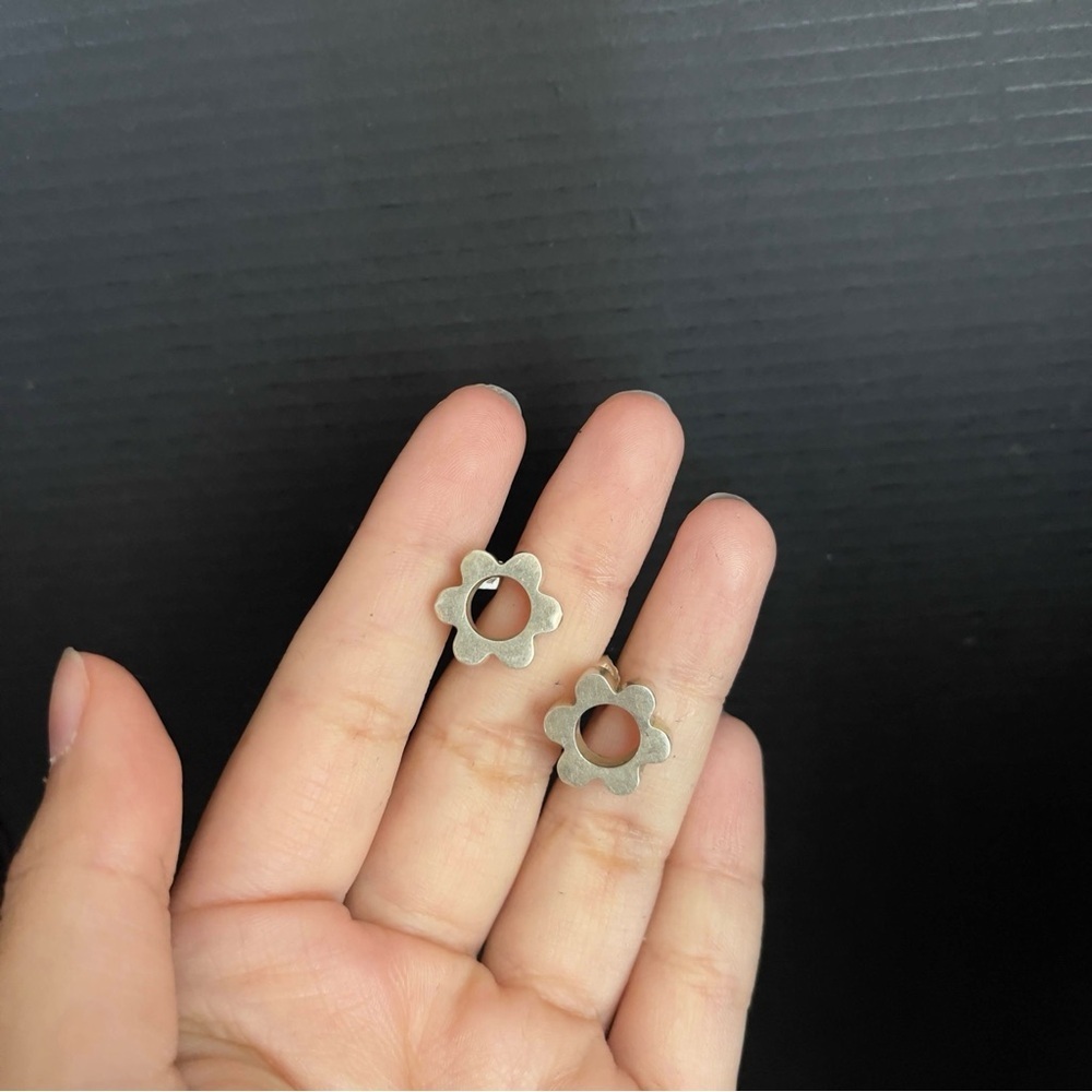 Sterling Silver Heavy Floral Flower Stud Earrings Signed 925